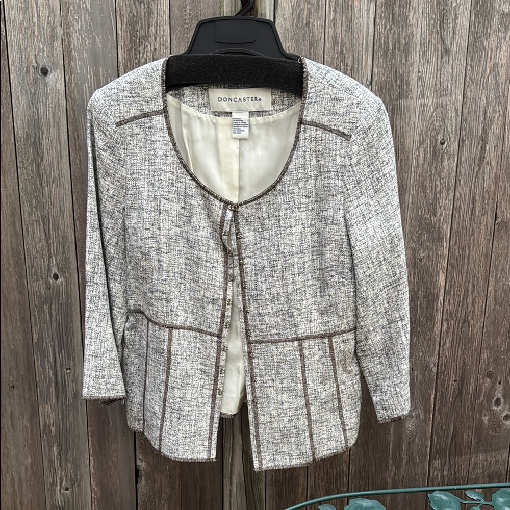 Doncaster Women's Textured cream & tan Blazer